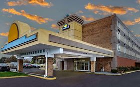 Days Inn By Wyndham Livonia Canton Detroit